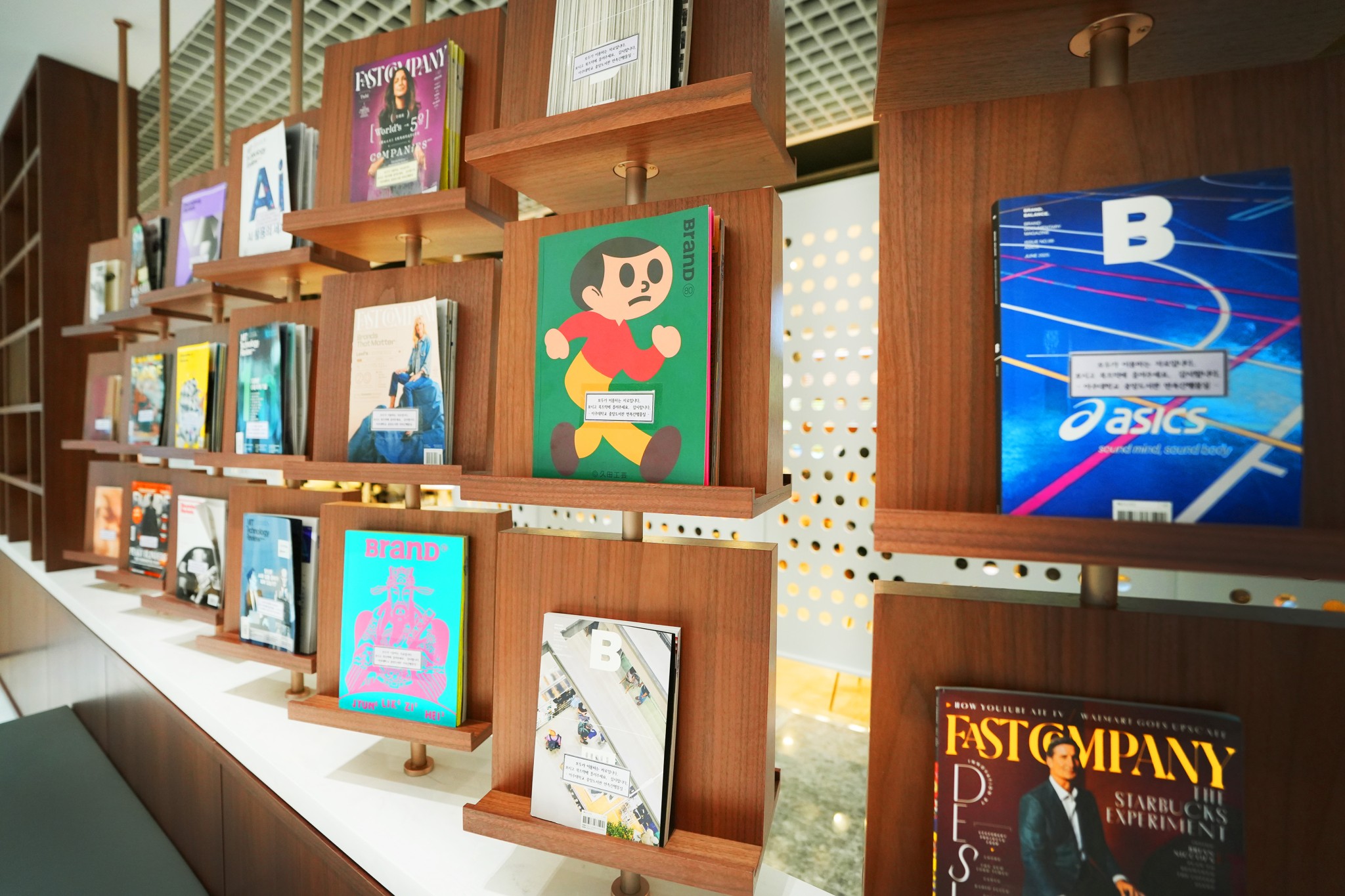 책과 문화가 흐르는 공간으로- 중앙도서관 1층 라운지 새단장